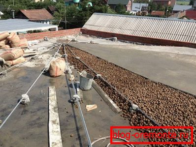 Expanded clay and decomposition