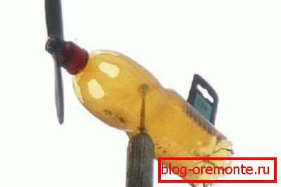 A simple windmill from a bottle with a propeller