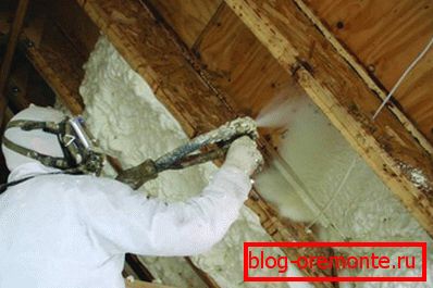 Thermal insulation of a slope with polyurethane foam