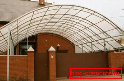 Arched construction of corrugated