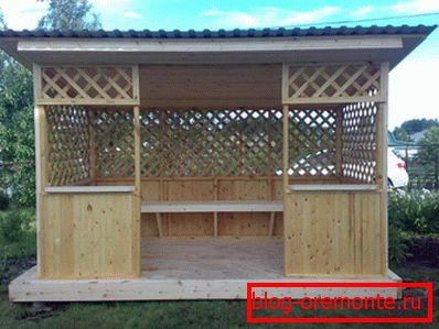 Arbor I'm a lean-to wood roof
