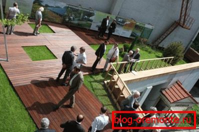 Operated plant roof