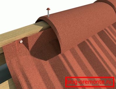 Ridge elements for ceramic tiles
