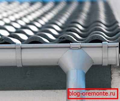 Shed roof gutter