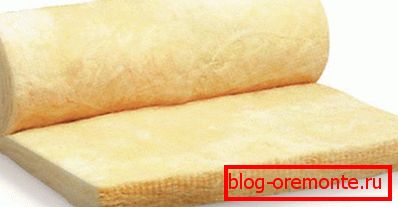 Glass wool in the form of a roll