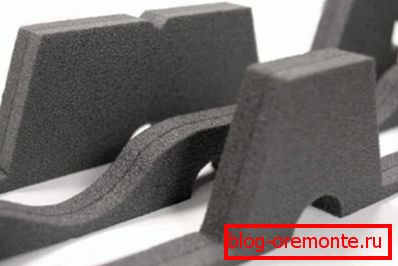 Seal for mounting the ridge element