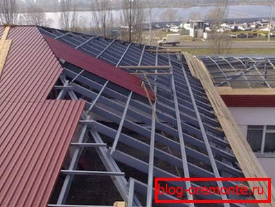 Hinged roof rafter system из металла