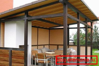 Arbor with a lean-to roof of timber