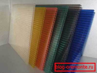Cellular polycarbonate plastic