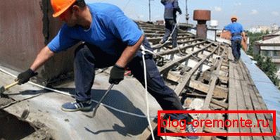 Dismantling the pitched roof
