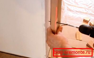 Fastening the box in the opening