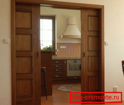Installation of a sliding wooden door