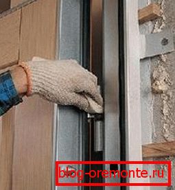 Door adjustment with hinged washer
