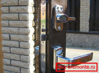 The lock is installed in the slot