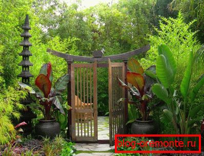 Lattice gate