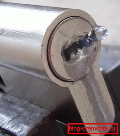 Glue in the keyhole