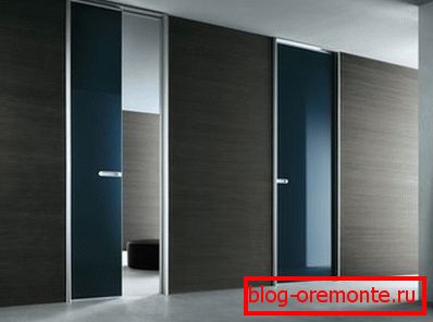 Photo door in the style of Conti