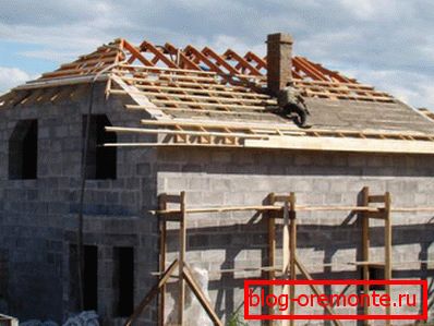 Construction of a half-gumbo roof