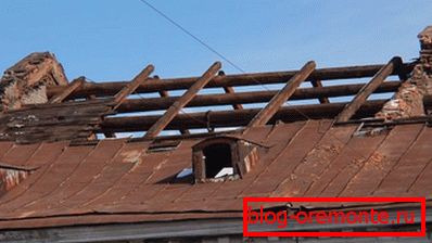 Removing the roofing from the pitched structure before the overhaul