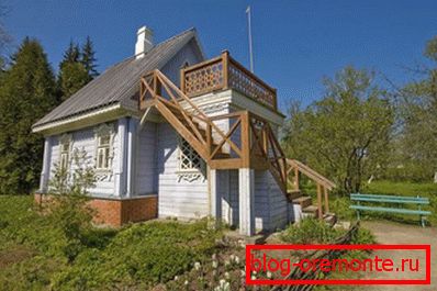Freestanding outbuilding