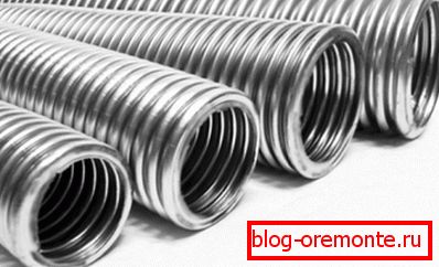 A variety of diameters of corrugated stainless steel pipes