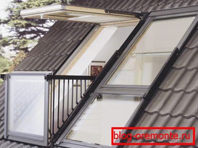 Roof window with sliding balcony
