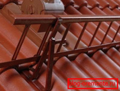 Lattice snow barrier for the roof