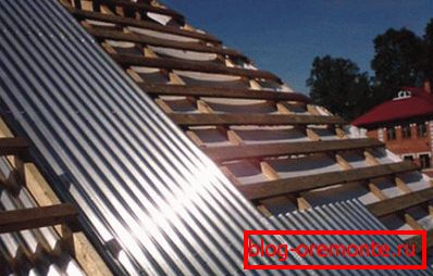 Installation of metal slate on the slope of the roof