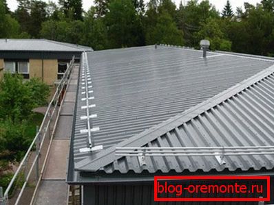 The roof of corrugated brand C-10