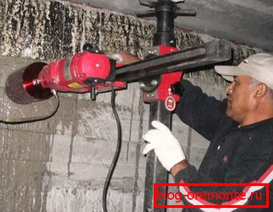Diamond drilling holes concrete mechanically Diamond drilling holes concrete mechanically
