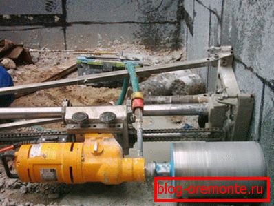 Diamond drilling of holes in the concrete mechanically Diamond drilling of holes in the concrete mechanically