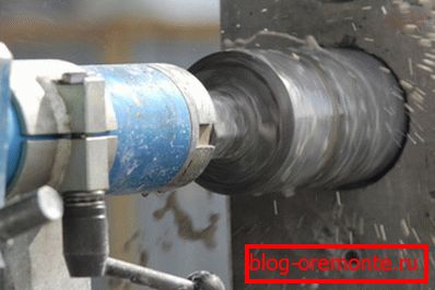 Diamond drilling holes in concrete, gained optimum strength at sub-zero temperatures by means of electric heating Diamond drilling holes in concrete, gained optimum strength at sub-zero temperatures by means of electric heating