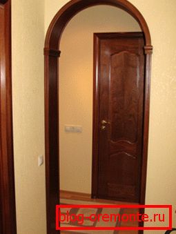 Arch in a room with high ceilings Arch in a room with high ceilings