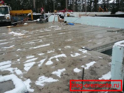 Concrete gain strength almost under the snow Concrete gain strength almost under the snow