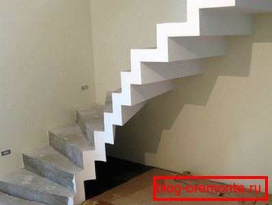 Concrete staircase should be level