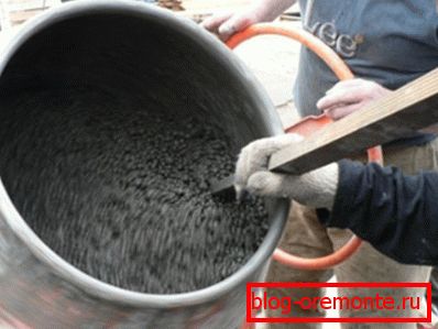 Concrete mix should be prepared in small quantities, because it quickly hardens. Concrete mix should be prepared in small quantities, because it quickly hardens.