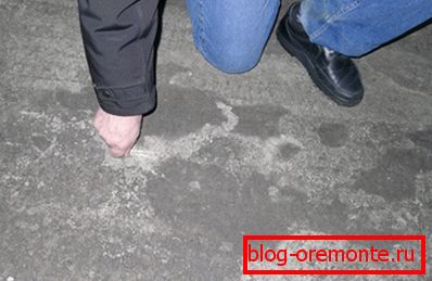 Concrete floor is constantly covered with a layer of dust. Concrete floor is constantly covered with a layer of dust.