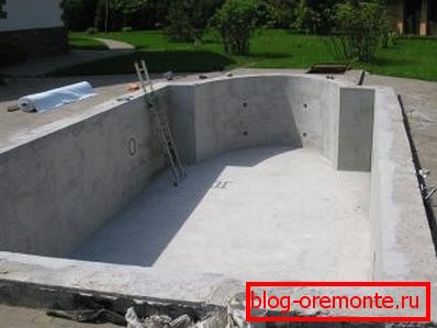 Concrete pool basin