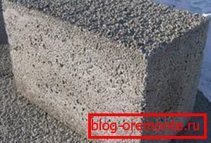 Heavy concrete block, the weight of which must be considered when calculating the base Heavy concrete block, the weight of which must be considered when calculating the base