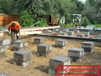 Blocks FBS 4-2-2 used for the construction of the column foundation. Blocks FBS 4-2-2 used for the construction of the column foundation.