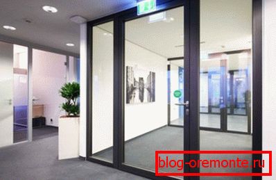 Aluminum fire resistant doors with glazing