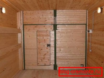 Than to warm the doors in the garage: the lining of the wall paneling Than to warm the doors in the garage: the lining of the wall paneling