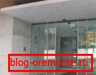 An example of automatic glass doors