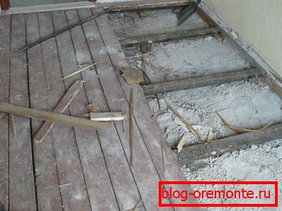 Dismantling the old plank floor