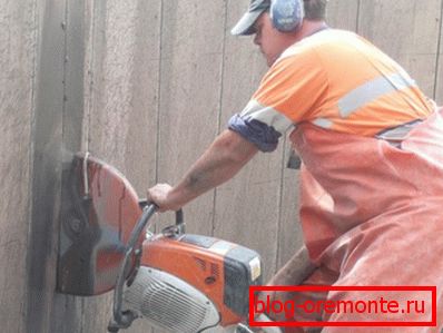 Dismantling concrete goods with diamond saws Dismantling concrete goods with diamond saws