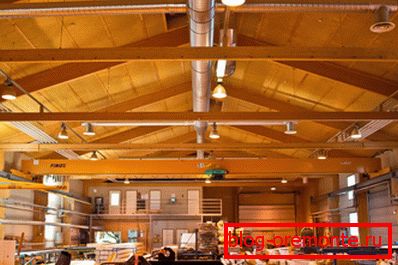 Wooden beams in the interior Wooden beams in the interior