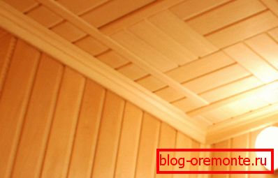 Wooden plinth on the junction of the walls and ceiling Wooden plinth on the junction of the walls and ceiling