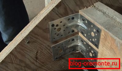 Use the metal corner for flanging the steps. Use the metal corner for flanging the steps.