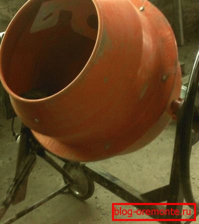 For self-mixing of water-resistant concrete there is no tool better than a concrete mixer! For self-mixing of water-resistant concrete there is no tool better than a concrete mixer!