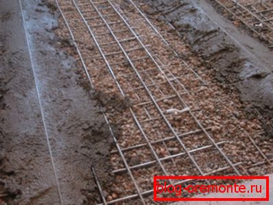 To create beacons, it is best to use pure cement or planting gypsum, since peskobeton dries for a long time. To create beacons, it is best to use pure cement or planting gypsum, since peskobeton dries for a long time.